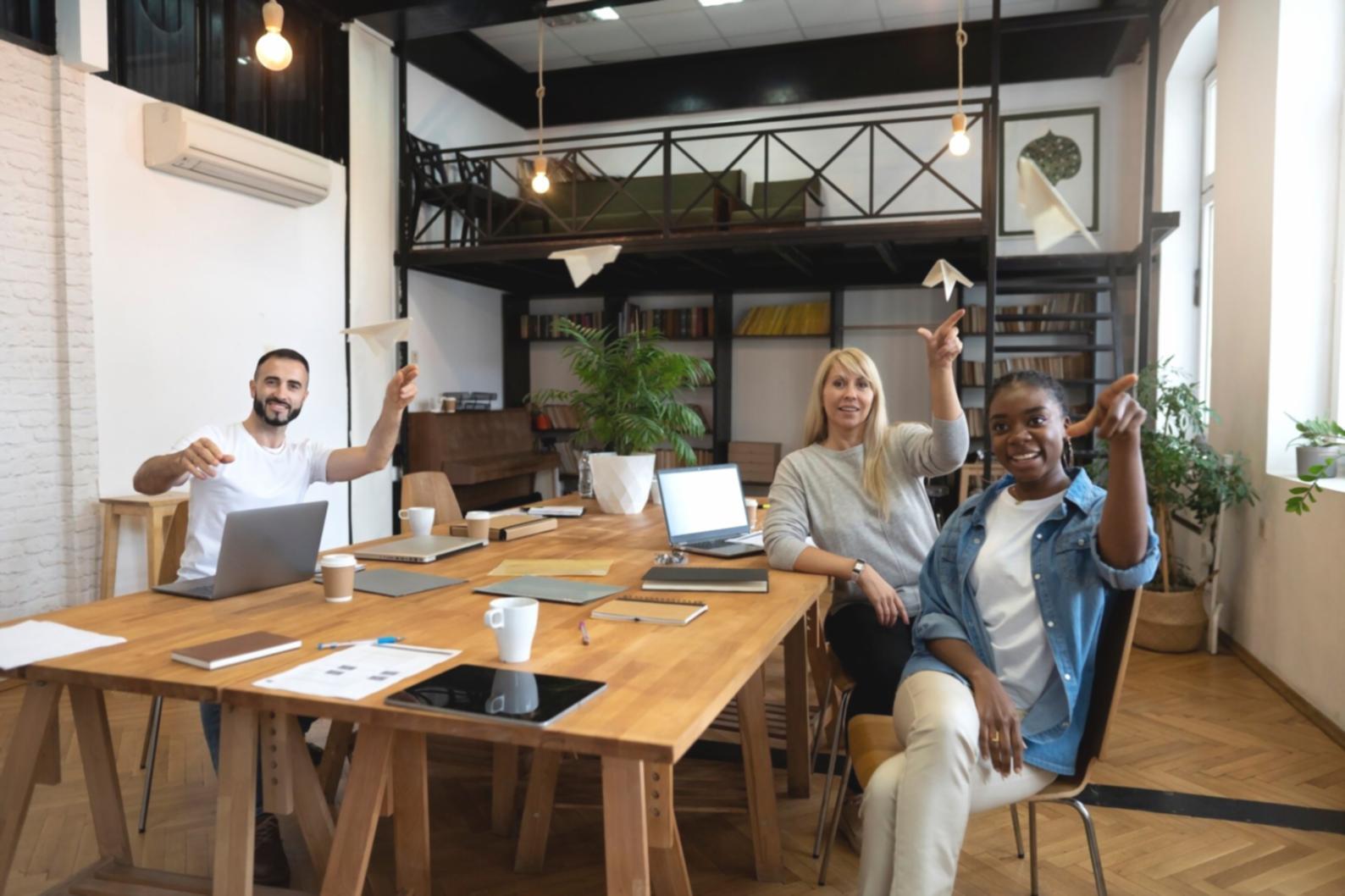 Session de formation en entreprise avec des utilisateurs découvrant les fonctionnalités avancées
